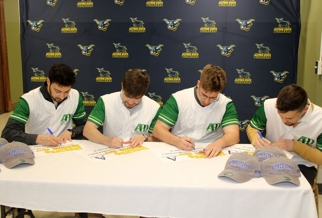 AlfredSigning-1